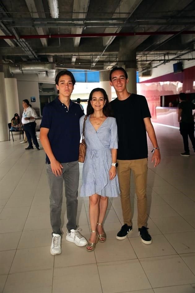 Joaquín Navarro, Valeria Guerra y Gonzalo Navarro