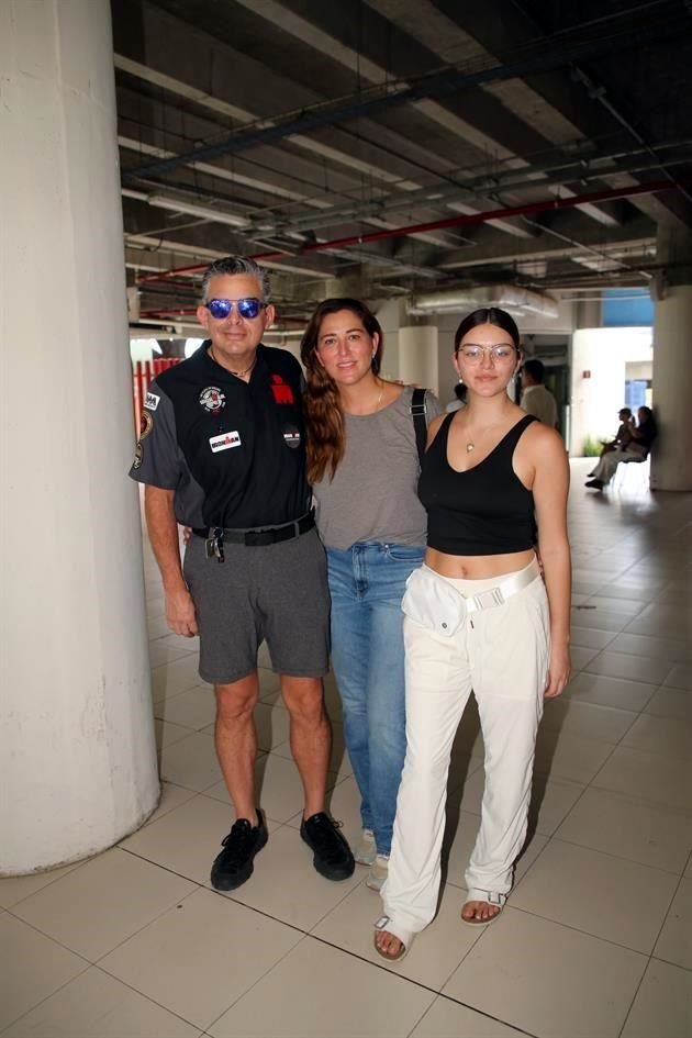 Luis Madrigal, Cristina Lozano de Madrigal y Fernanda Madrigal