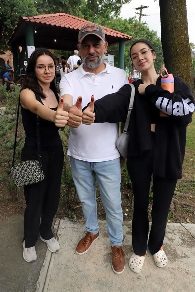 Sofía Mota, Arturo Mota y Lucía Mota