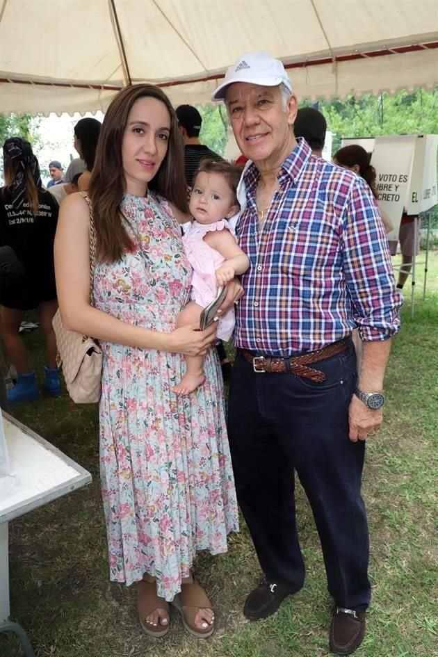 Sofía González Alcántara, Lucía Guerrero y Javier González Alcántara Lutteroth