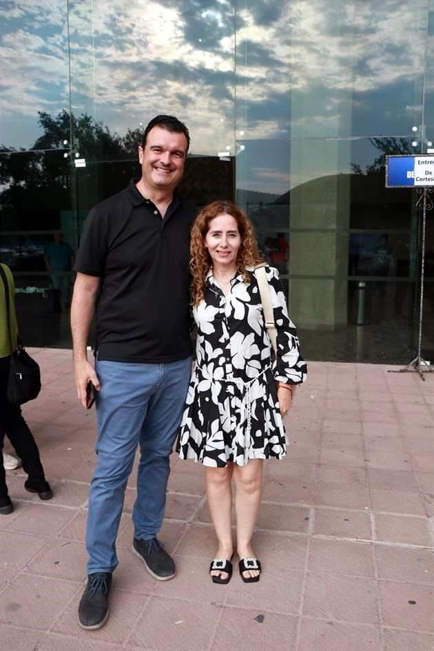 Carlos Bejos Acebo e  Ileana Alanís de Bejos