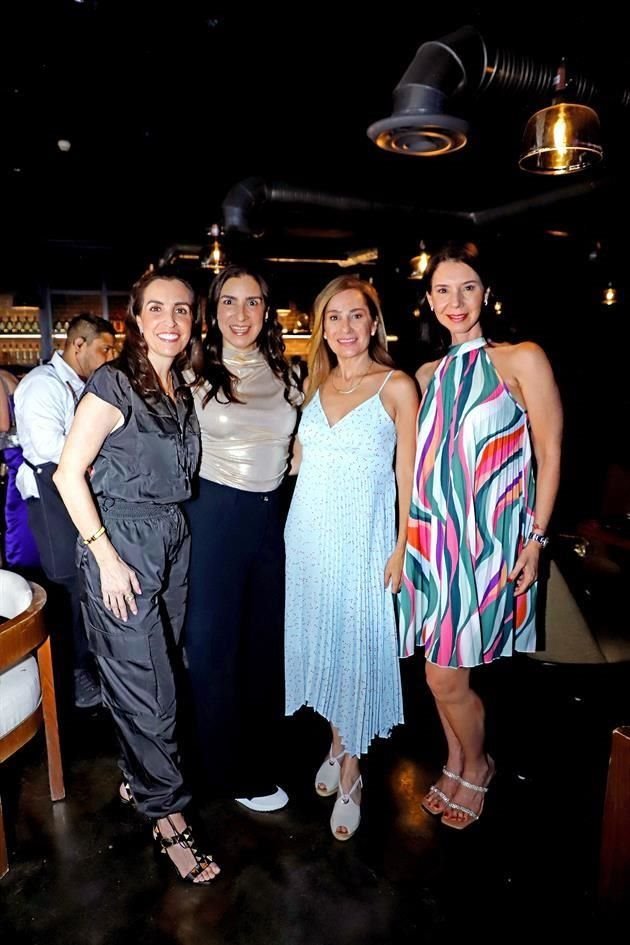 Lucy Bueno de Maldonado, Ale Bueno, Yvonne Odriozola de Martínez y Samantha Mattei de González