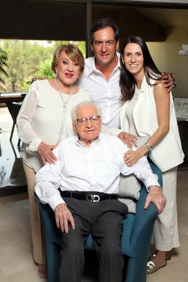 Maricela Cavazos de Sagaón, Jorge Luis Sagaón Cavazos, Valeria Sagaón de Sillas y Félix Cavazos Martínez