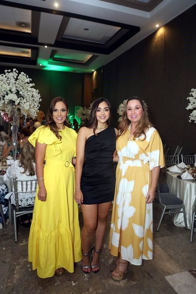 Malena Elizondo de González, Melanie González y Gloria Campos de González