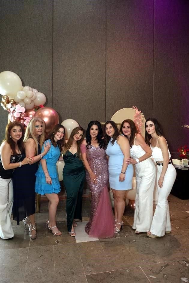 Nora González de Cantú, Blanca Nelly Cantú, Adriana García, Carolina Palacios Cantú, Alma Rosa Cantú de Palacios, Denisse Palacios Cantú, Paty Elizondo de Cantú y Paulina Cantú