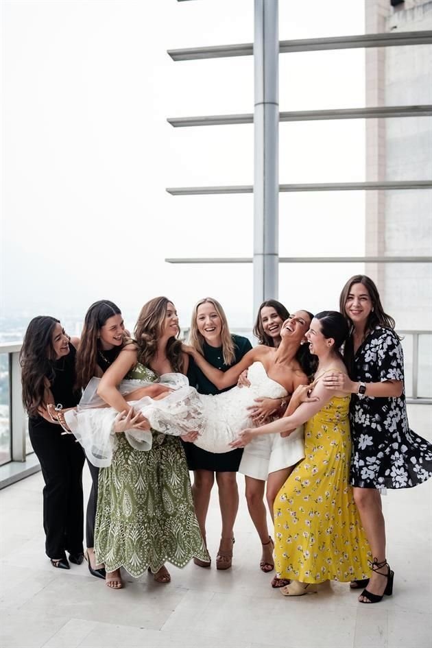 Valeria Lazo, Tanya Rodríguez, Paola Ferrigno, Cecilia Sosa, Michelle Gutiérrez, LA NOVIA, Bárbara Rodríguez y Camila Cruz