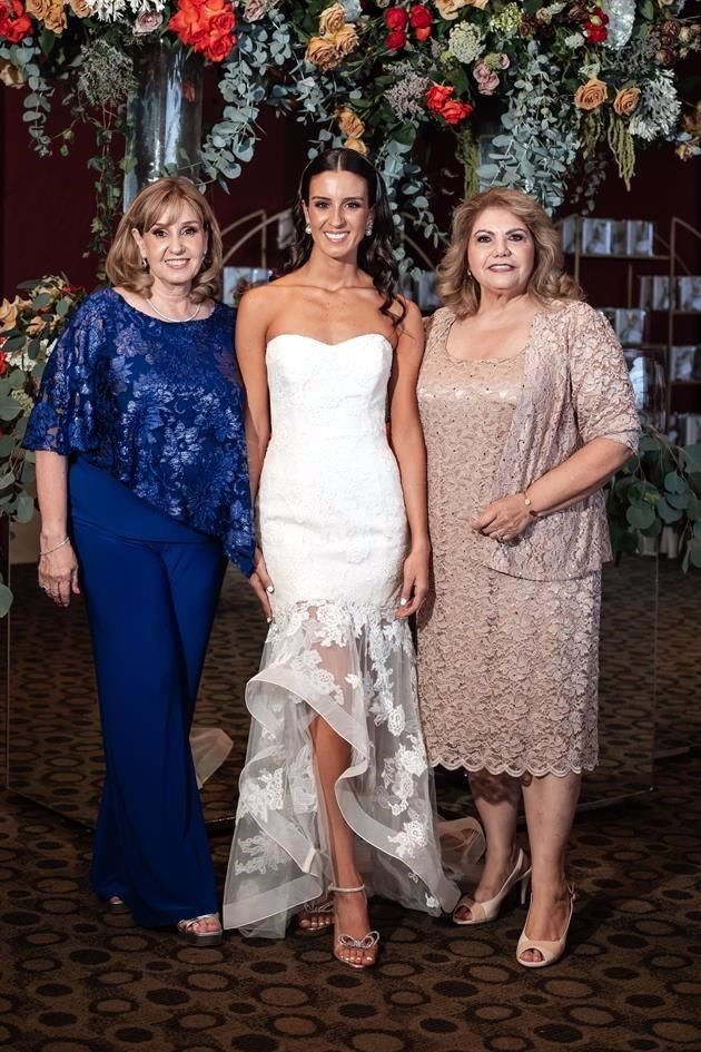 Betty Santos de Domene, LA NOVIA y Claudia Hernández de Corral