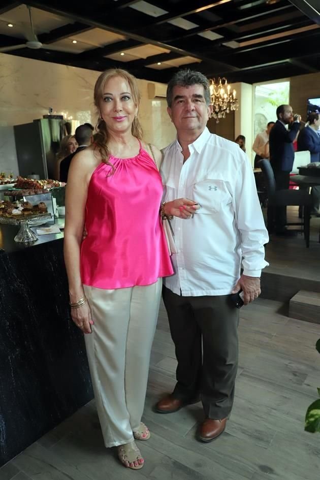 Ana Georgina González de Gámez y Jorge Gámez