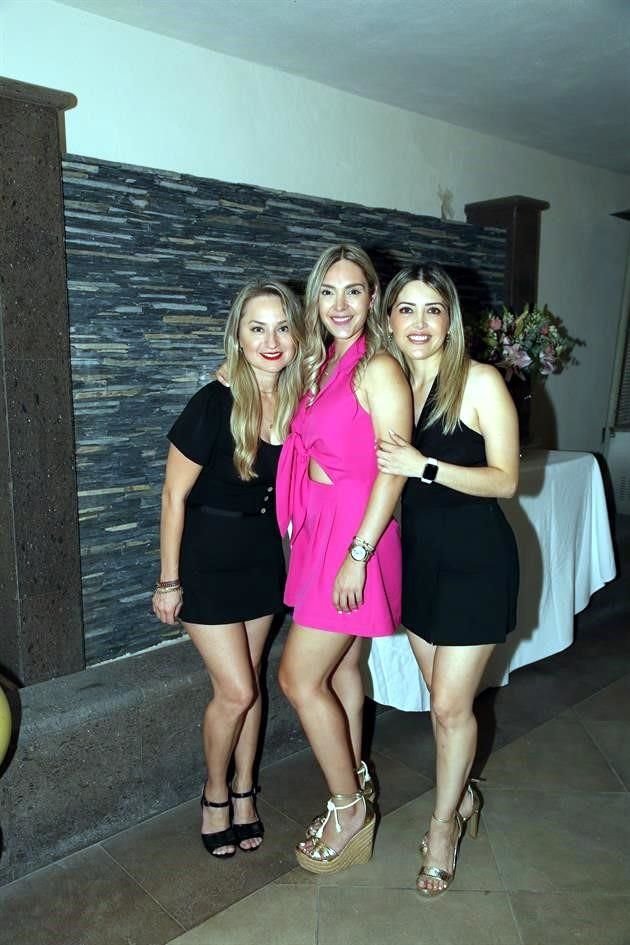 Denisse Contreras, Sally Acuña y Perly Rivera