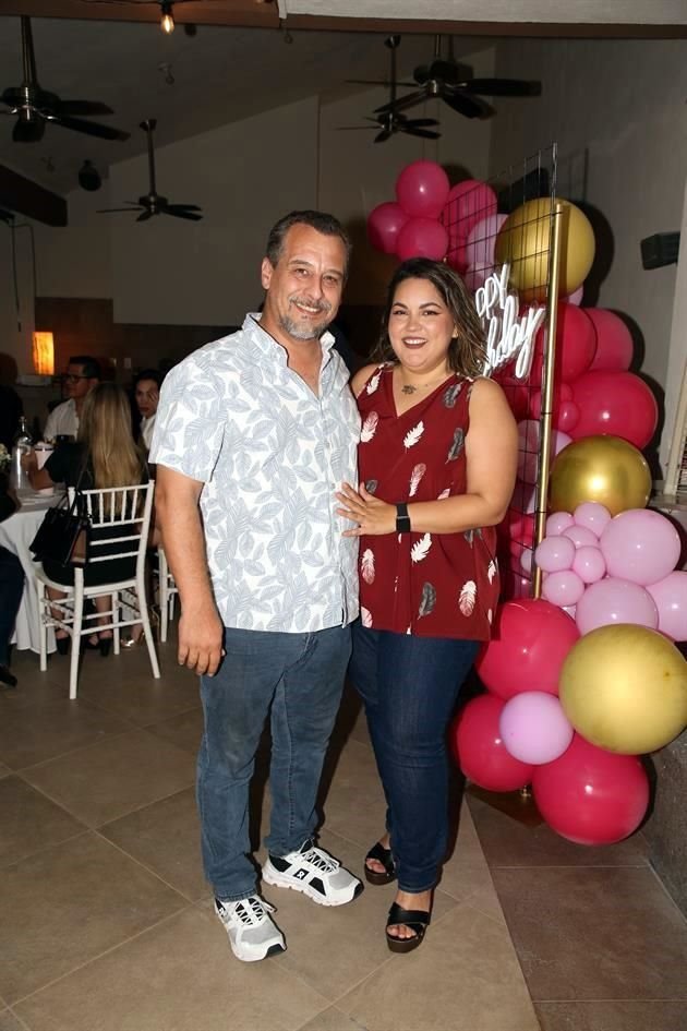 Salvador Gutiérrez y Claudia Leal