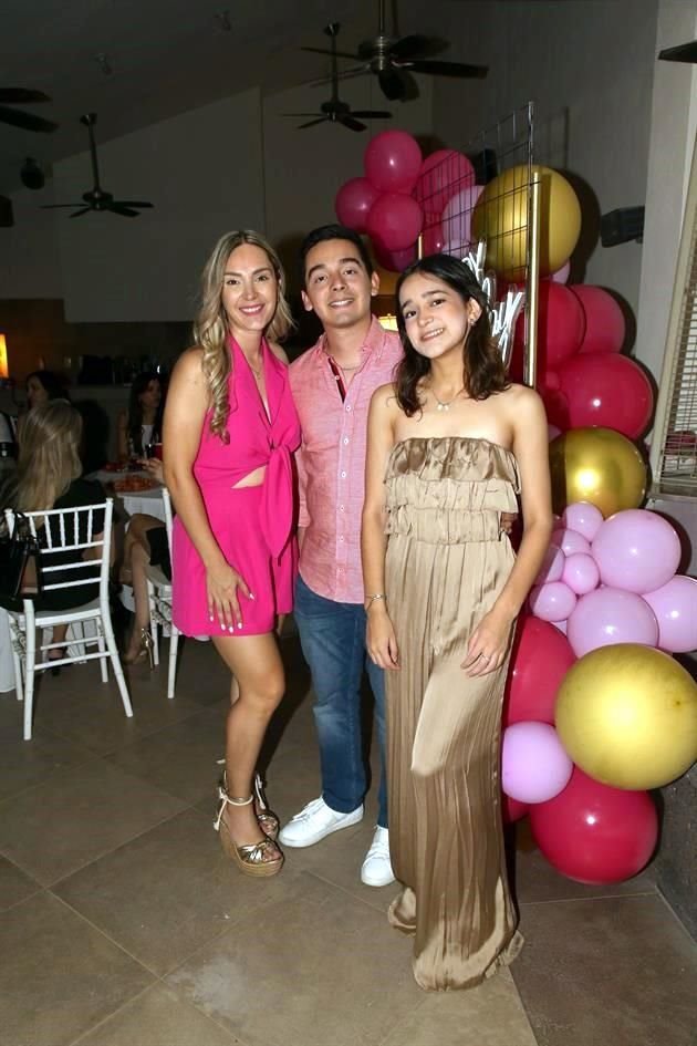 Sally Acuña, Luis Gerardo Cuéllar y Carolina Salazar