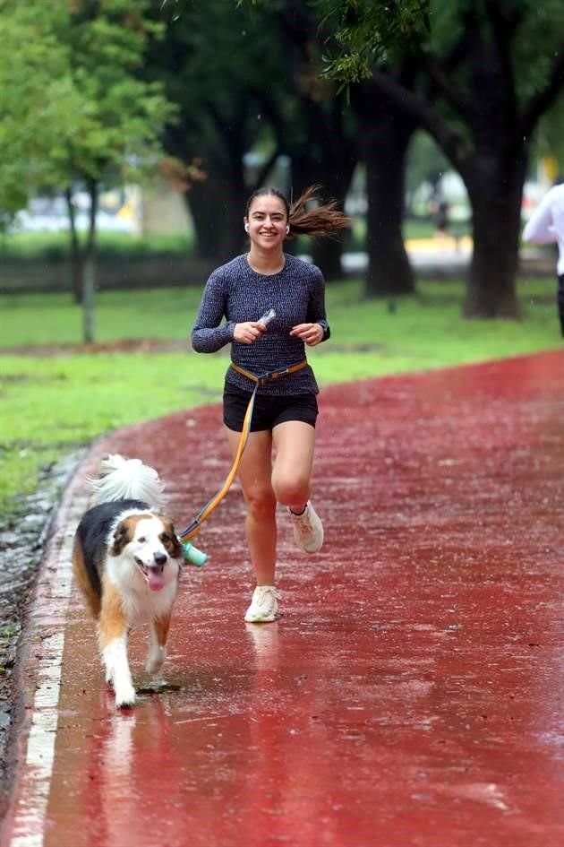 Mariana Dávila, y su mascota 'Denali'