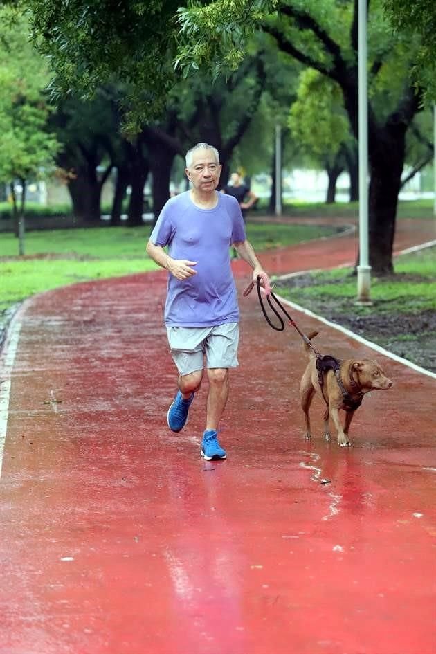 Juan Rodrigo Llaguno, y su mascota 'Keka'