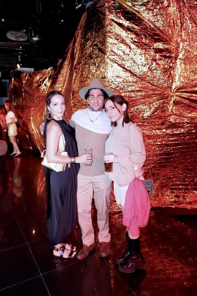 Eugenia Garza de León, Akar Escamilla y Balbina Kaire