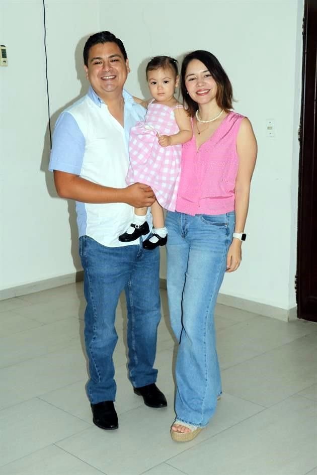 Iván Acosta, Mía Acosta y Natalia Villarreal