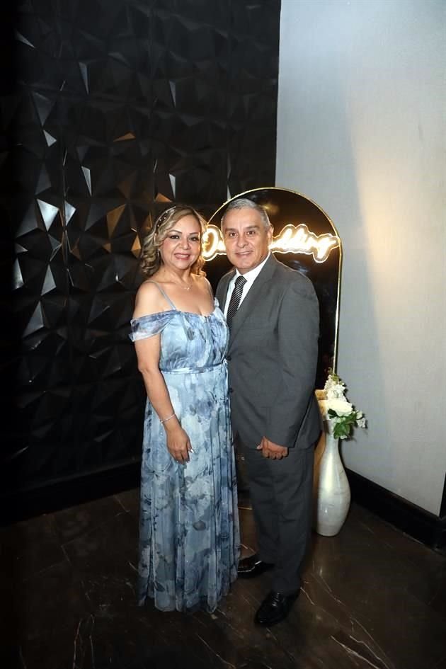 Mirna Hernández y Alejandro Vega