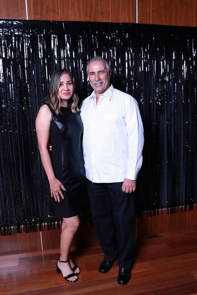 Maricela Ríos y Rogelio González