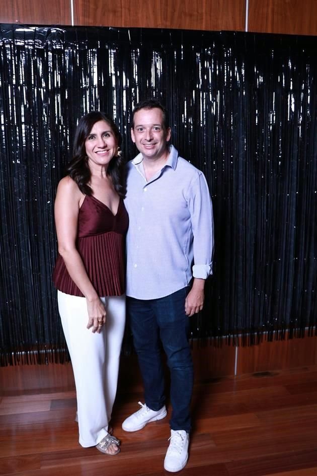 Marcela de León y Adrián Nuño