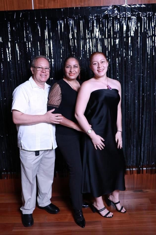 Alonso Valdés, Montserrat del Valle y Jenny Valdés