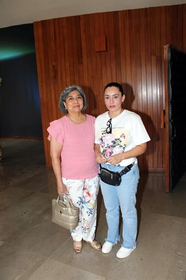 Rosa Elia de Hoyos y Berenice Dávalos
