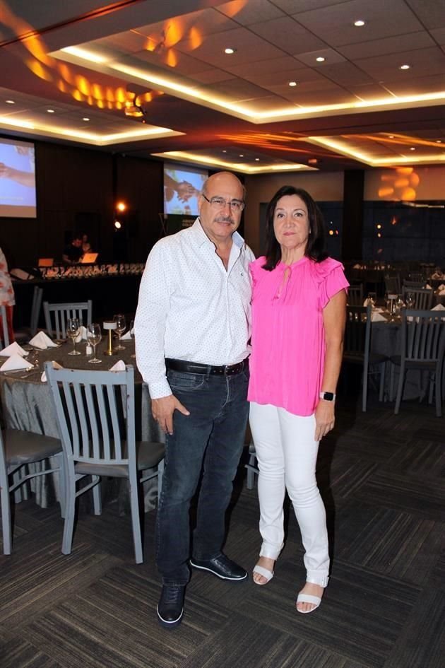 José Martínez y Claudia Dibildox