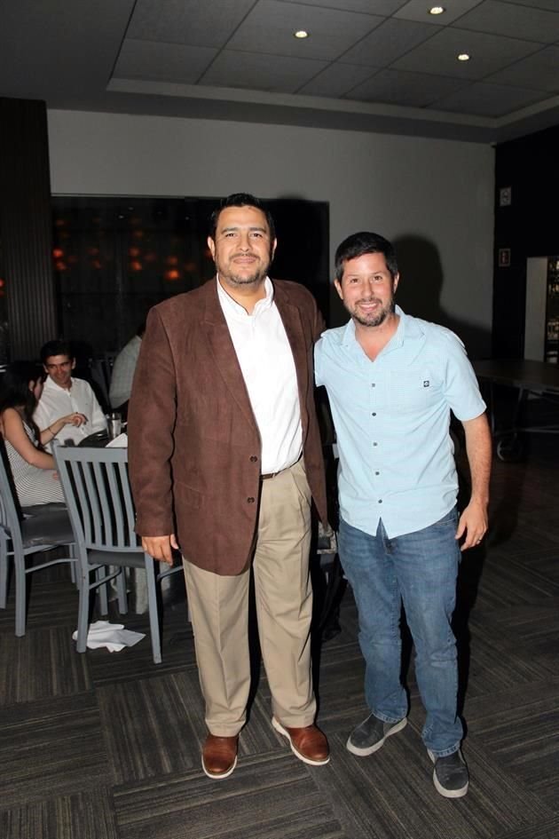 Luis Martínez y César Leal