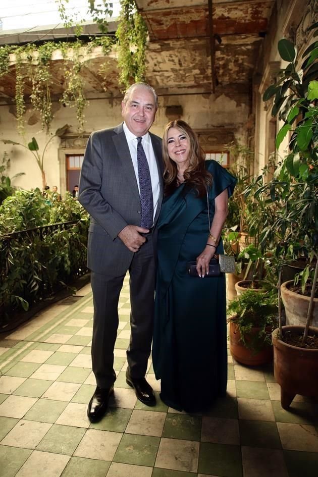 Emmanuel Montaño y Malury de Montaño