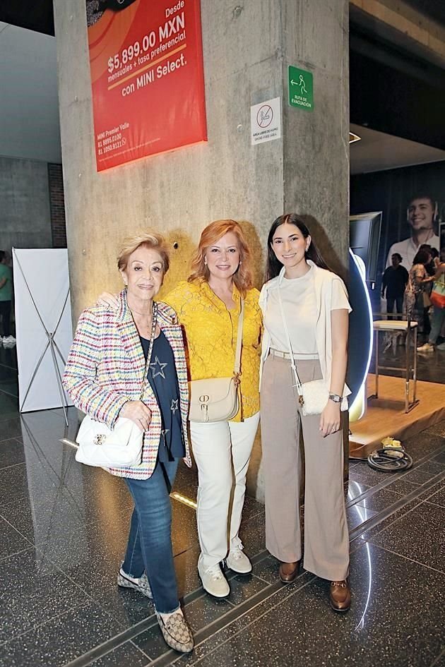 Yvonne Aguirre, Claudia de Marcos e Ivanna Marcos