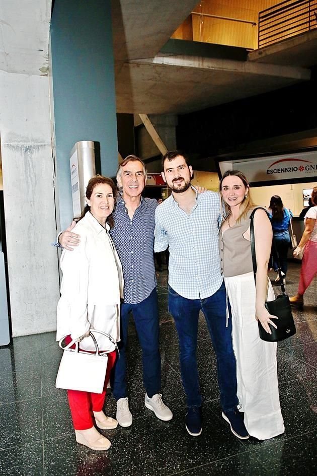 Pilar de Jiménez, Darío Jiménez, Darío Jiménez y Elizabeth Hernández de Jiménez