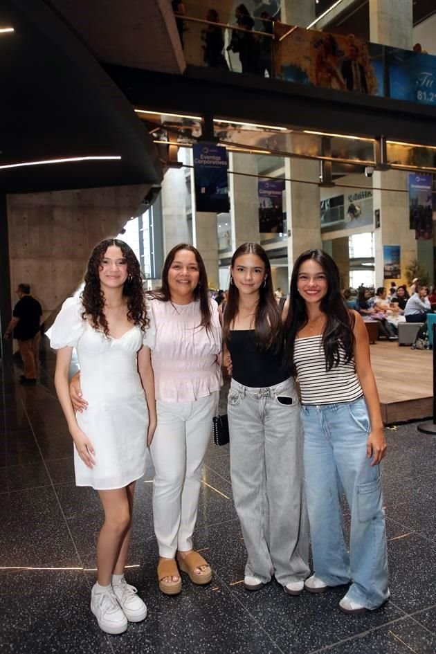 Camila Domínguez, Priscila Moreno, Regina Moreno y Valeria Moreno