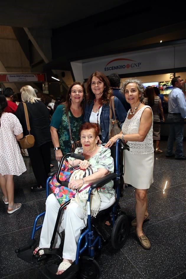 Cristina Reyes, Nena Reyes, Marisela Reyes y Graciela Pérez Zozaya