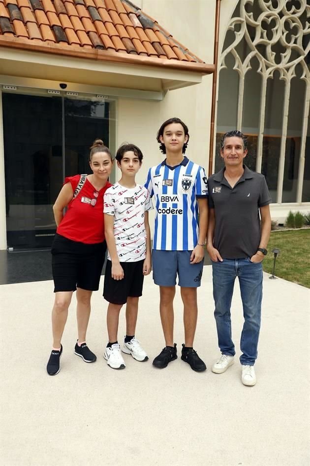 Lorena Alcocer, Patricio Hernández, Bernardo Zambrano y Marcelo Hernández