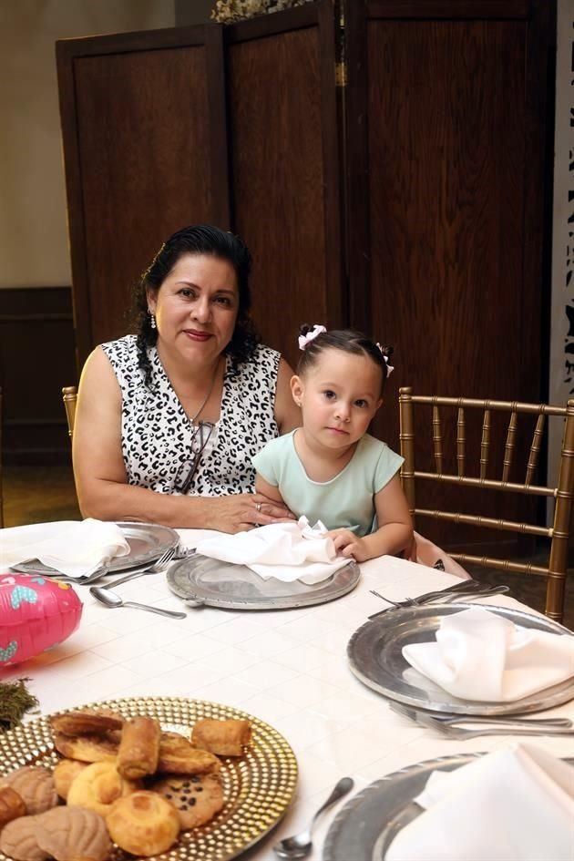 Leticia Tienda y Daphne Martínez