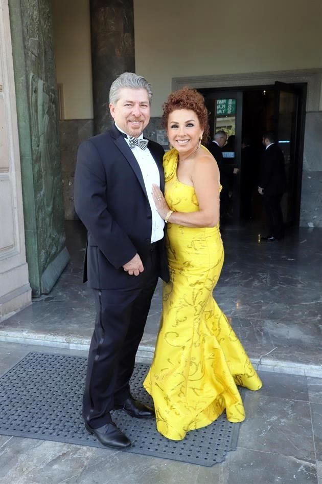 Carlos Hinojosa y Patricia Cortés de Hinojosa
