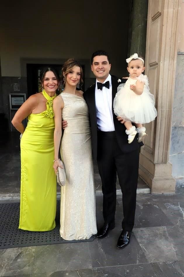 Zandra Gámez de Meouchi, Alexia Meouchi, Mario Gámez Hernández y Emilia Gámez Ruiz