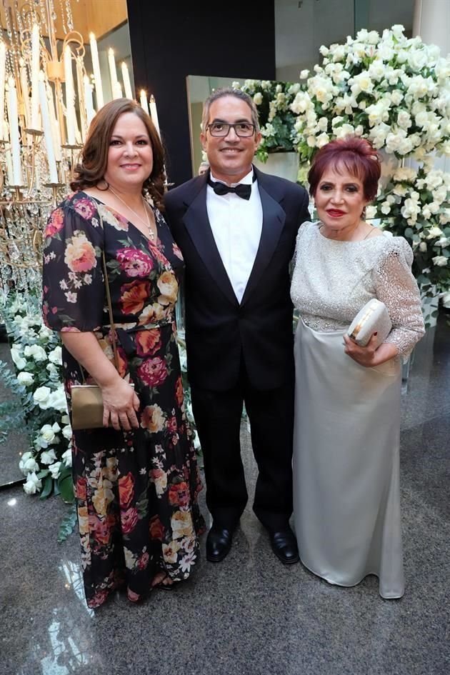 Gilda Rodríguez, Carlos Martínez y Carmiña Villarreal