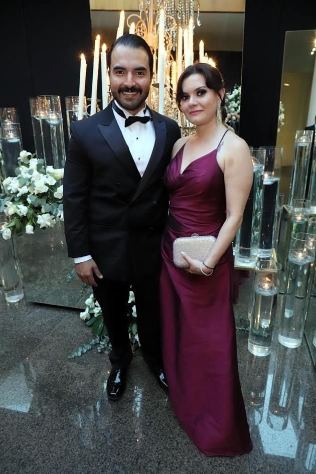 Ever Valdez y Mónica Flores
