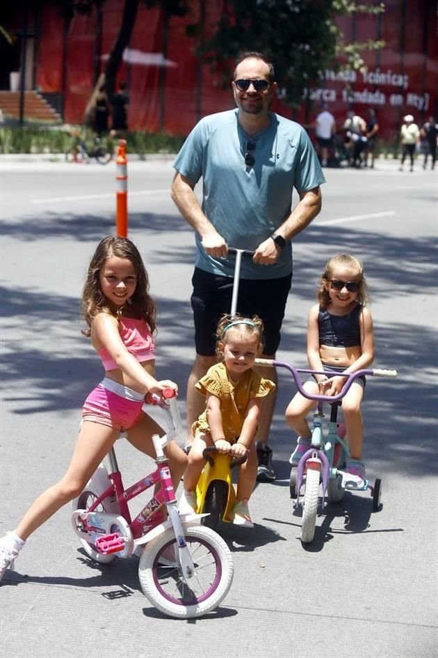 Jonathan Fascowich, Mía Fascowich, Yala Fascowich y Chiara Fascowich
