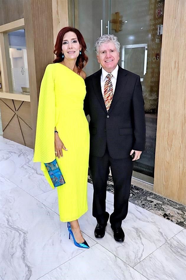 Paulina Farías de Chapa y Gabriel Chapa