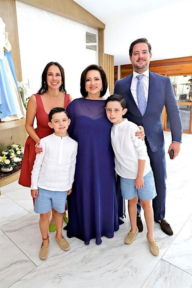 Ana Lía Acedo de Zambrano, Margarita Gámez de Zambrano, Bernardo Zambrano, Nico Zambrano Acedo y Mikel Zambrano Acedo