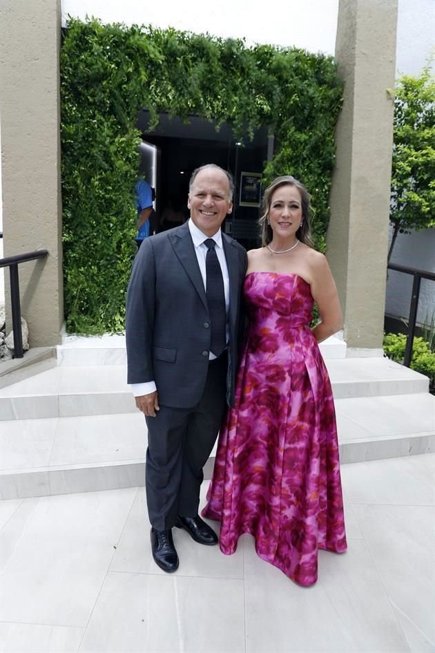 Adrián Elizondo y Brenda Maldonado de Elizondo