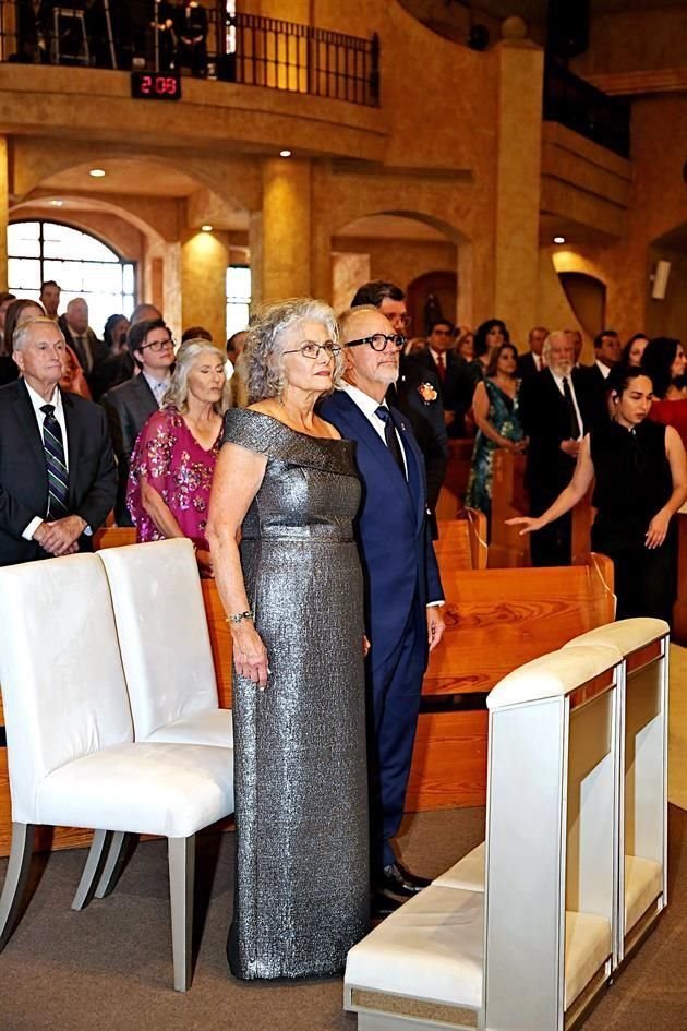 PAPÁS DEL NOVIO. Donna Elizabeth Cotter y Robert Russell Stimson