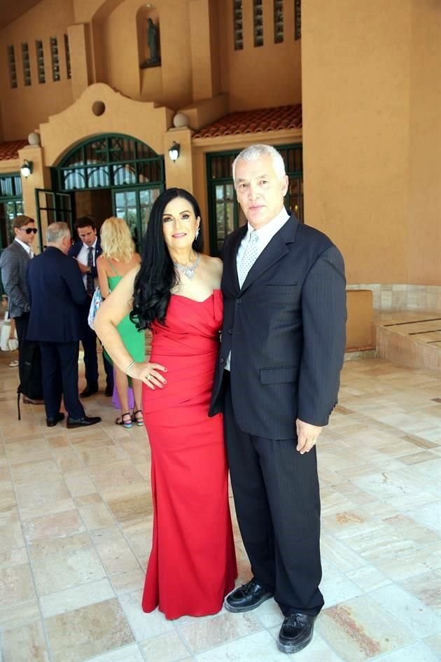 Gabriela Escamilla de Bueno y Alejandro Bueno