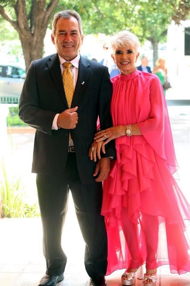 Jose Ángel González y Hannia de González