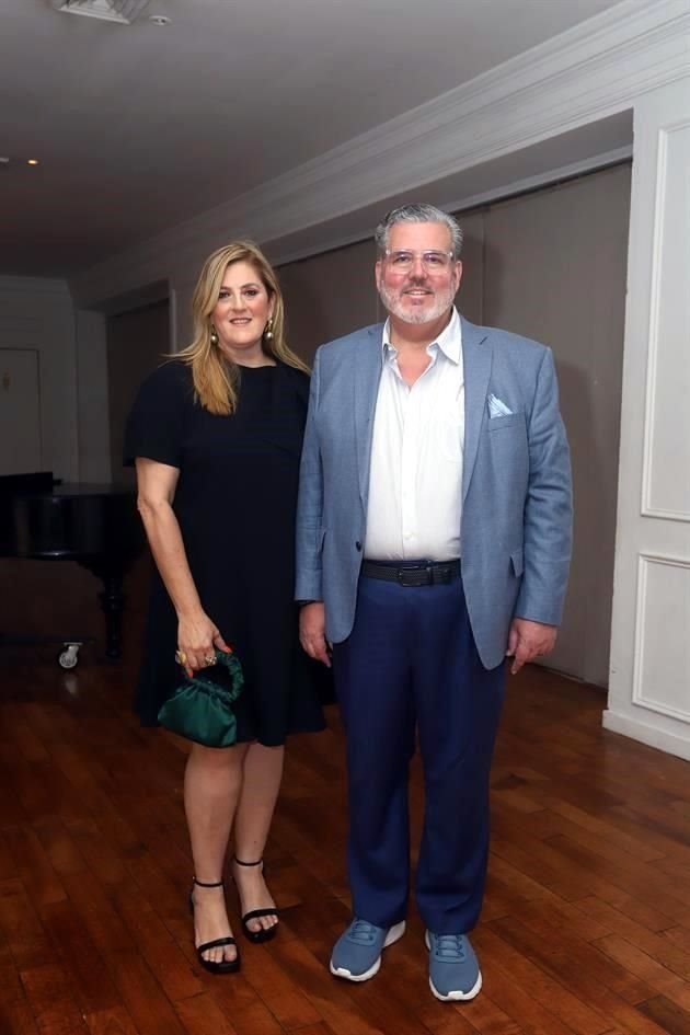 Gabriela Iza de Lozano y Javier Lozano