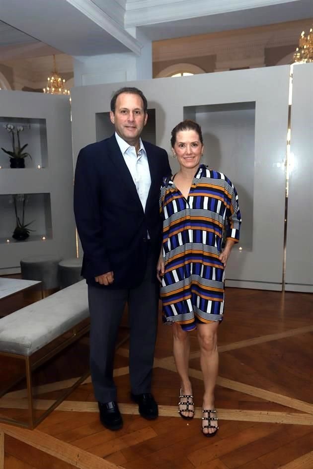 Miguel Garza y Vivian Villarreal de Garza