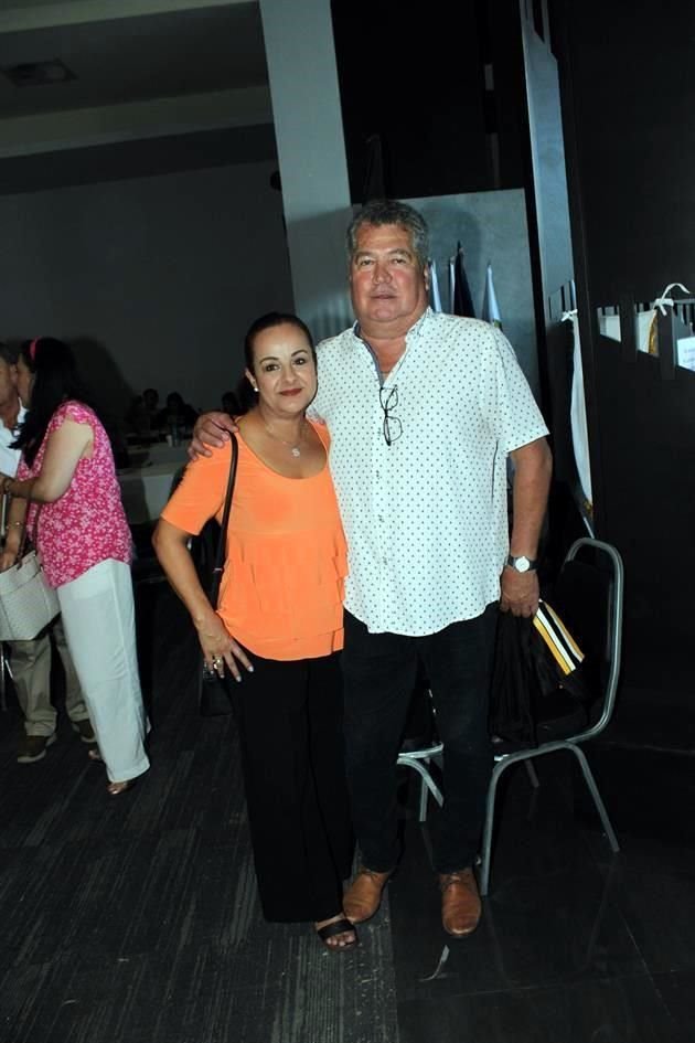 Sara Mascareñas y José Antonio Islas
