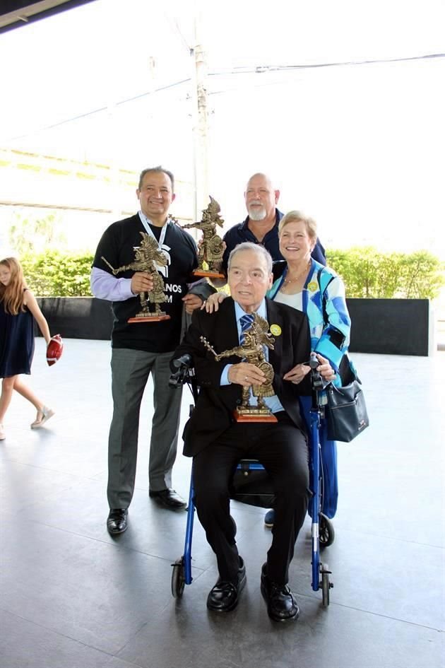 Jorge González, Manuel Correa, Alfonso Rodríguez Salgado y María del Carmen de Rodríguez