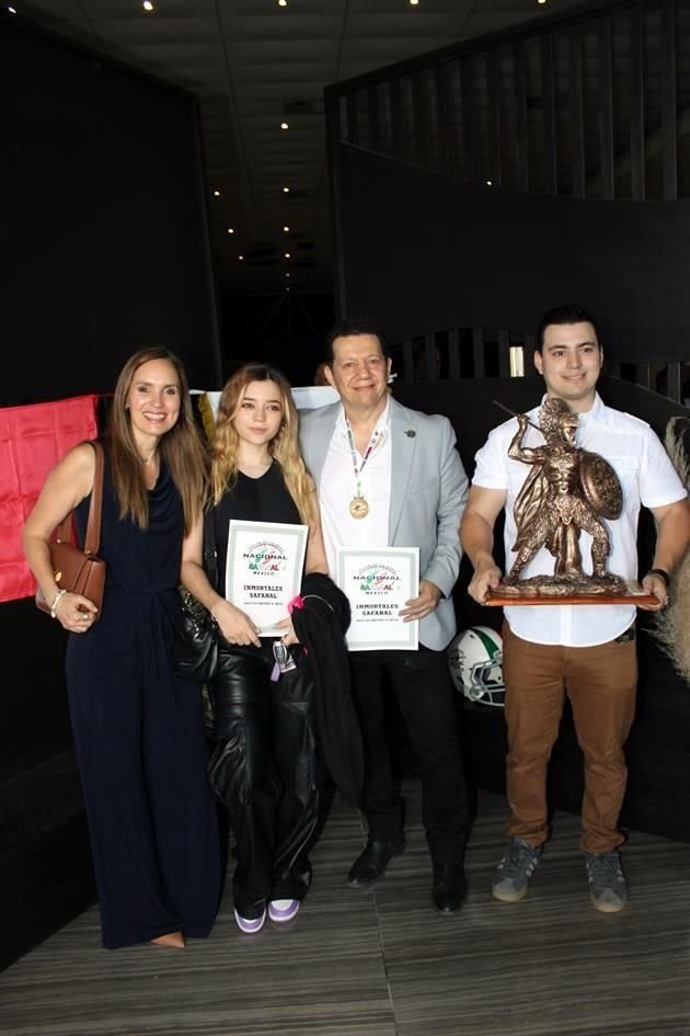 Tere Treviño, Natalia García, Lauro García y Lauro García Jr.