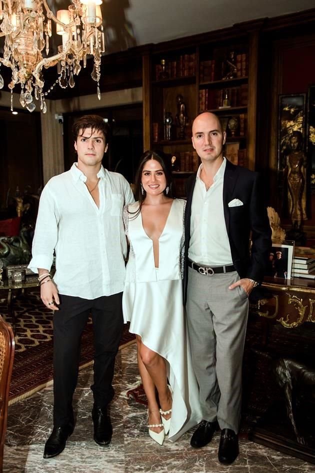 Marcelo Cavazos, Catalina Cavazos, y Eduardo Cavazos